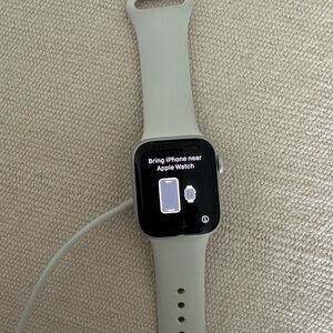 Apple Watch Series 5 40mm aluminum and ceramic case and gps